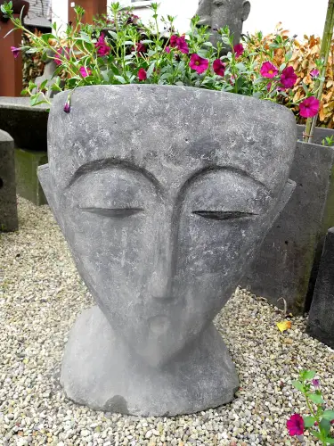 Product image of the product “Head abstract, 80cm basanite, handmade, antique finish ”