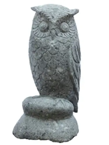 Product image of the product “Sitting Owl on base, 52 cm height Natural stone (Basanit), stonemasonry ”