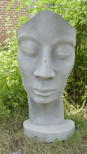 Product image of the product “Dilan - Face looking to the left, 120 cm H | cast stone ”