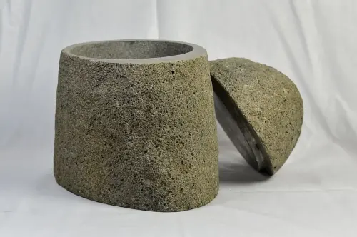 Product image of the product “Stone vessel with lid - in the sizes from 0.75 to 2.5ltr ”
