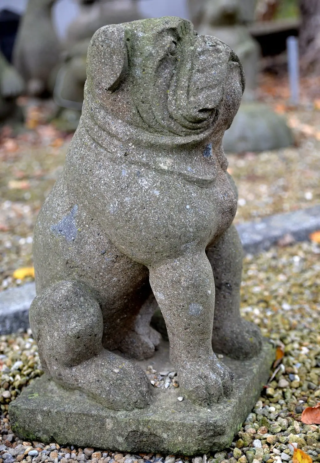  Product image 1 of the product “Seat bulldog on pedestal, about 60cm high ”