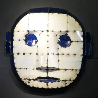  Product image 1 of the product “Large Mask  - Modell 8, 115cm height, original color outside. Sculpture from upcyceled oil barrel. ”