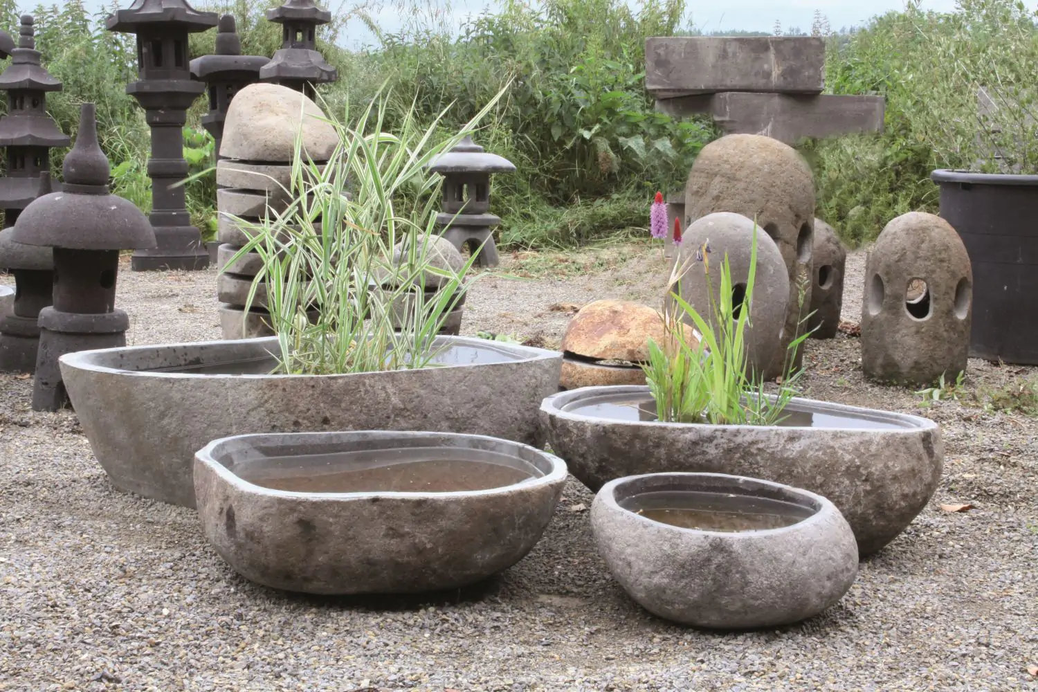  Product image 1 of the product “Water basin made of river stone. Model 10, approx. 80 x 60 x 40cm height. ”