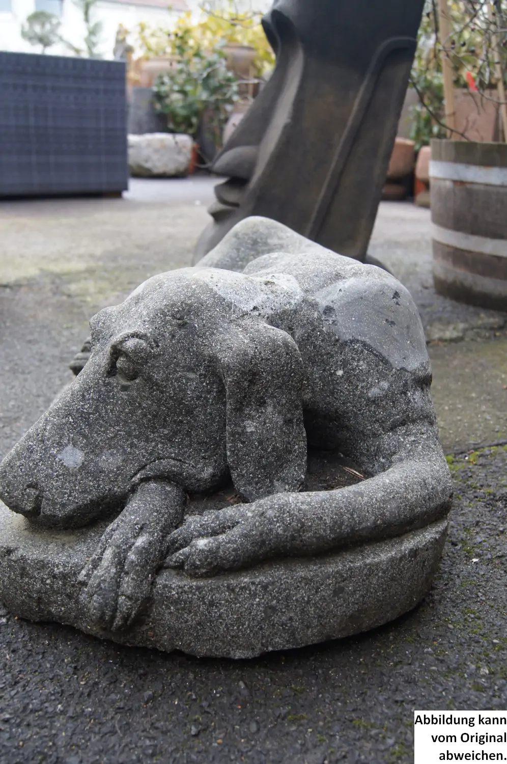  Product image 2 of the product “Hunting dog, lying on pedestal, approx. 80cm long ”