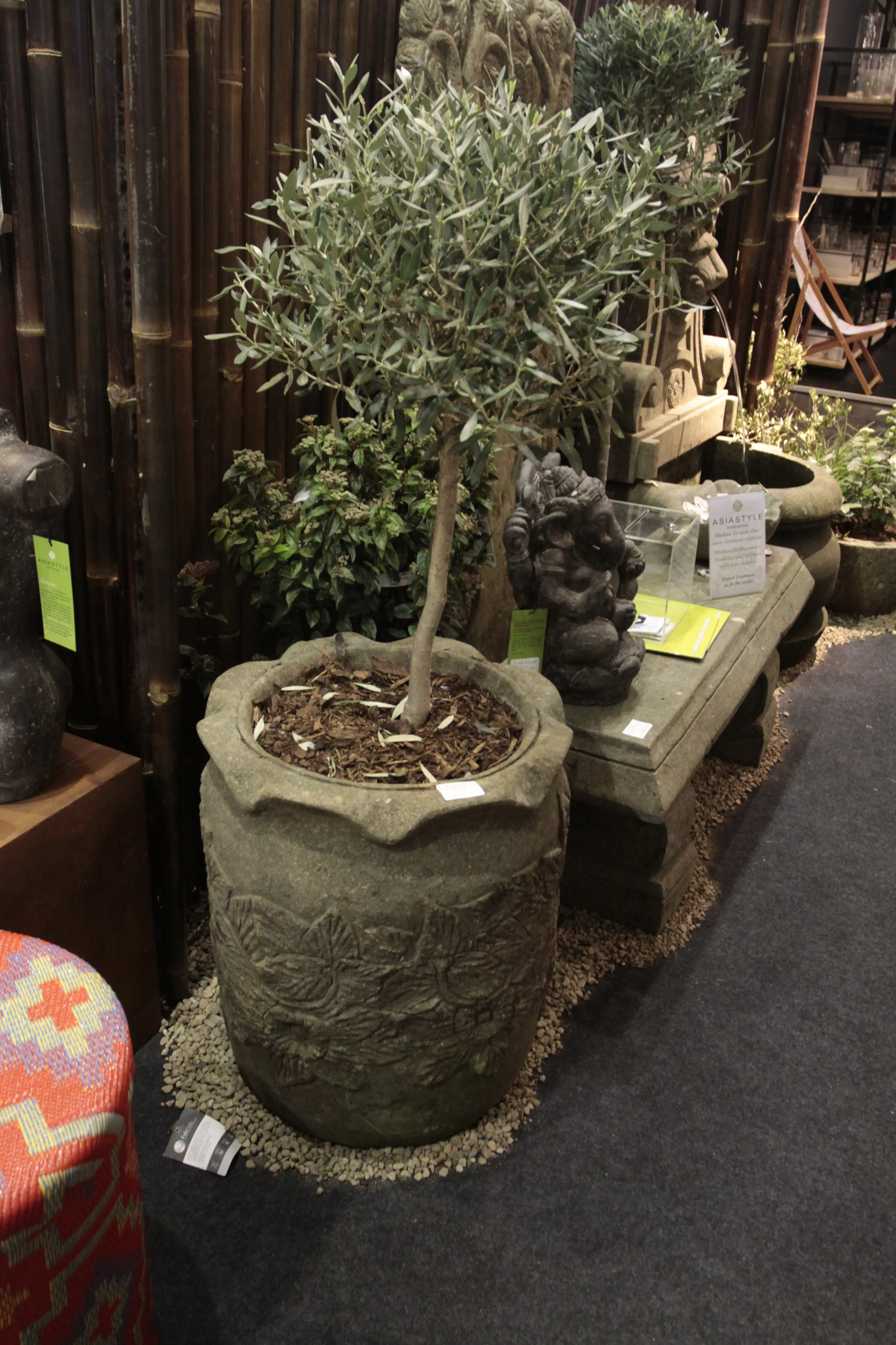  Product image 2 of the product “Trog mit Relief, rund, 50x60x60 cm ”