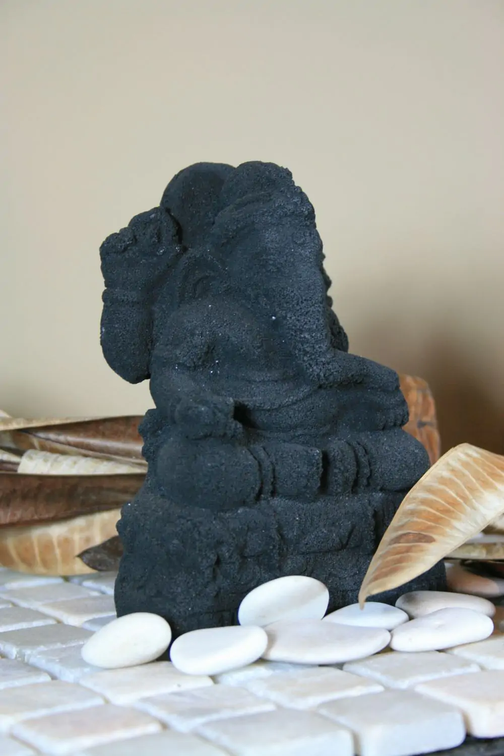  Product image 2 of the product “Ganesh, sitting | artificial stone | appox. 15 h - cast lava stone, black ”