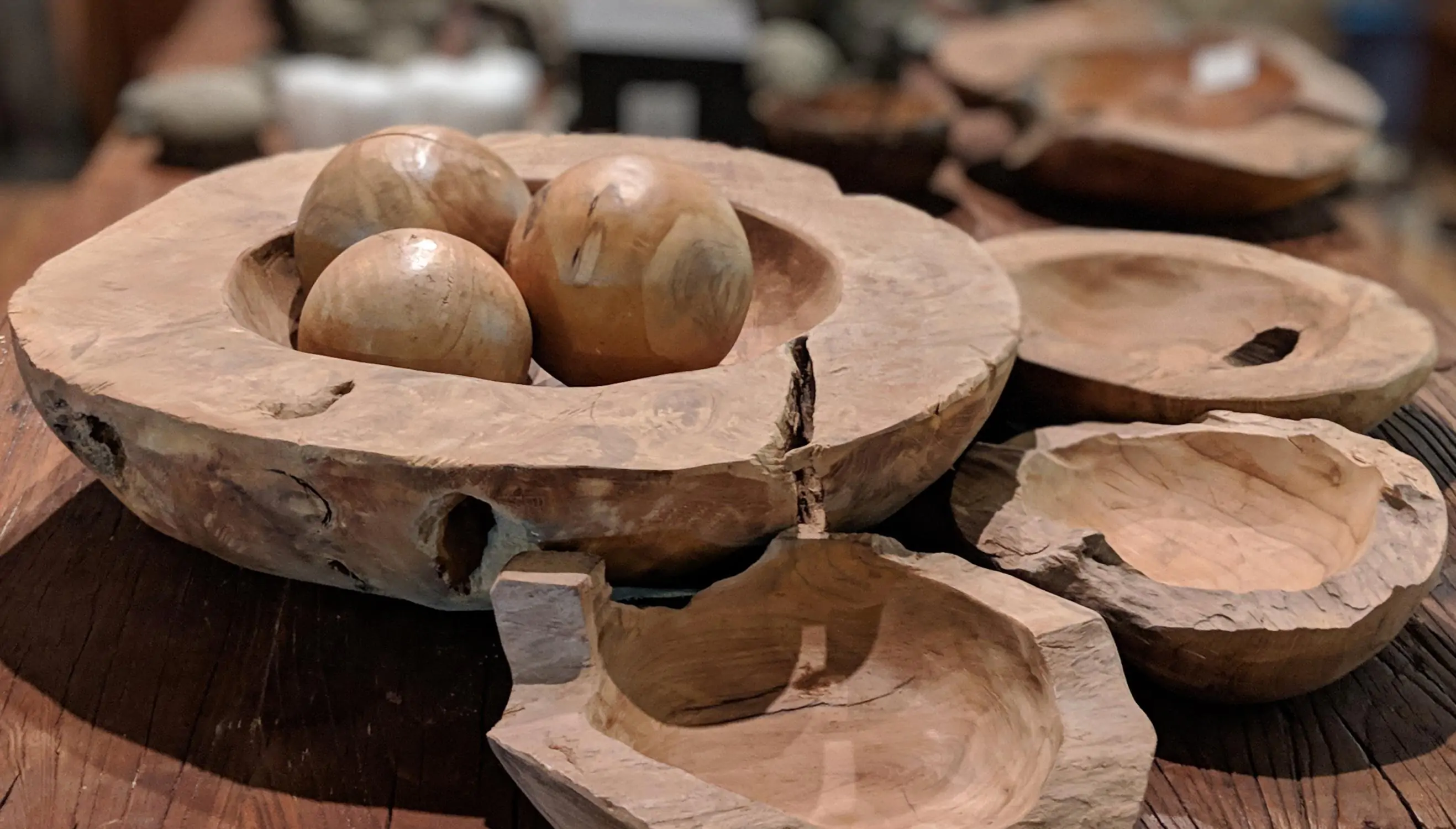  Product image 2 of the product “Wood Bowl - rustic, made from teak wood. In the sizes from 20 to 50cm ”