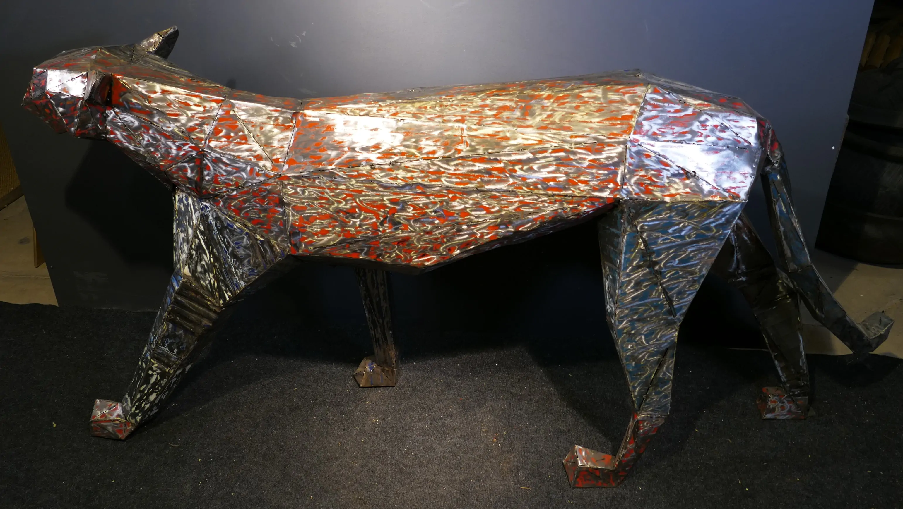  Product image 2 of the product “Walking Panther, 190cm length, sculpture from upcyceled oil barrel. ”
