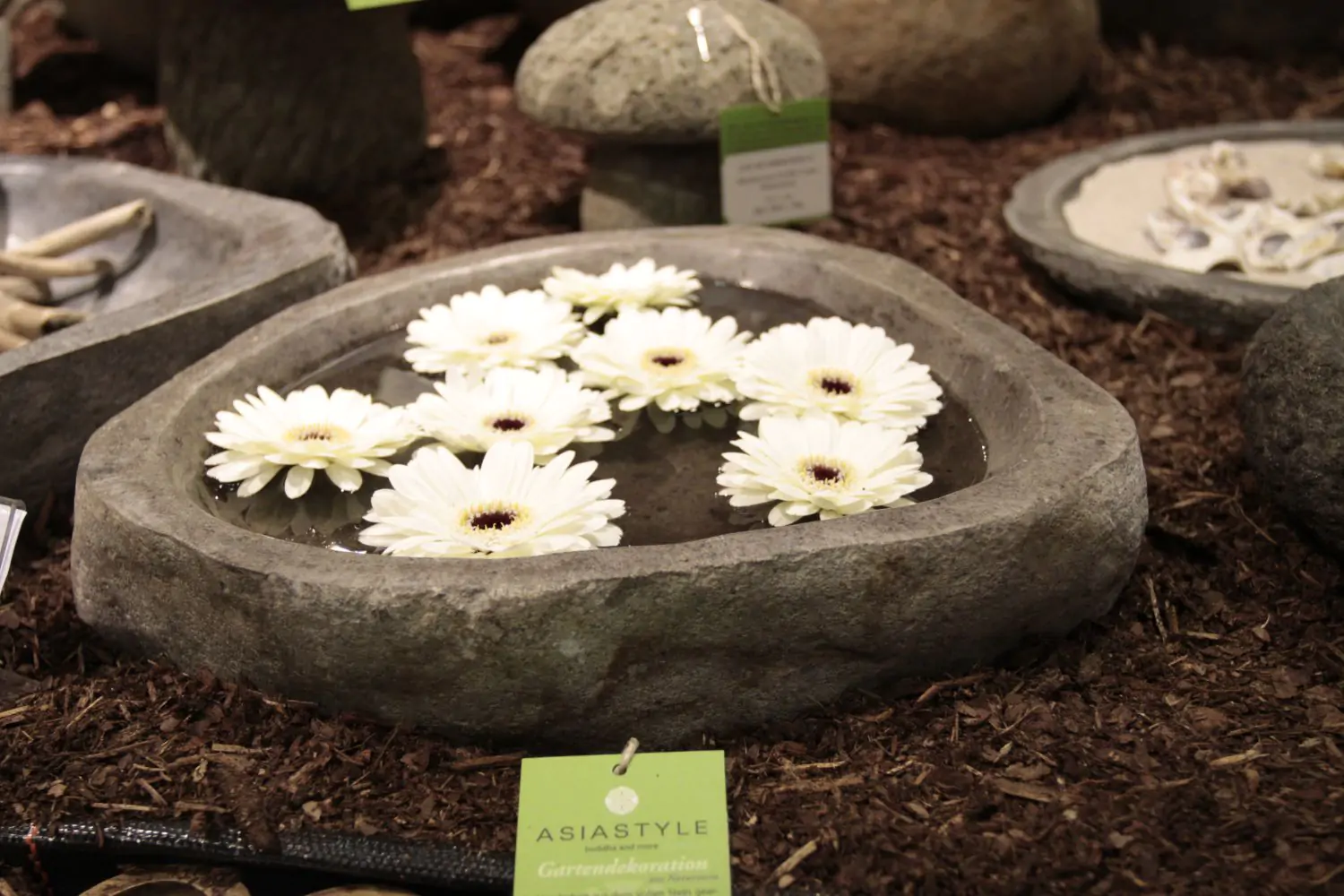  Product image 2 of the product “Round Pond, natural edge, approx 40 x 30 x 8cm. Made from Riverstone ”