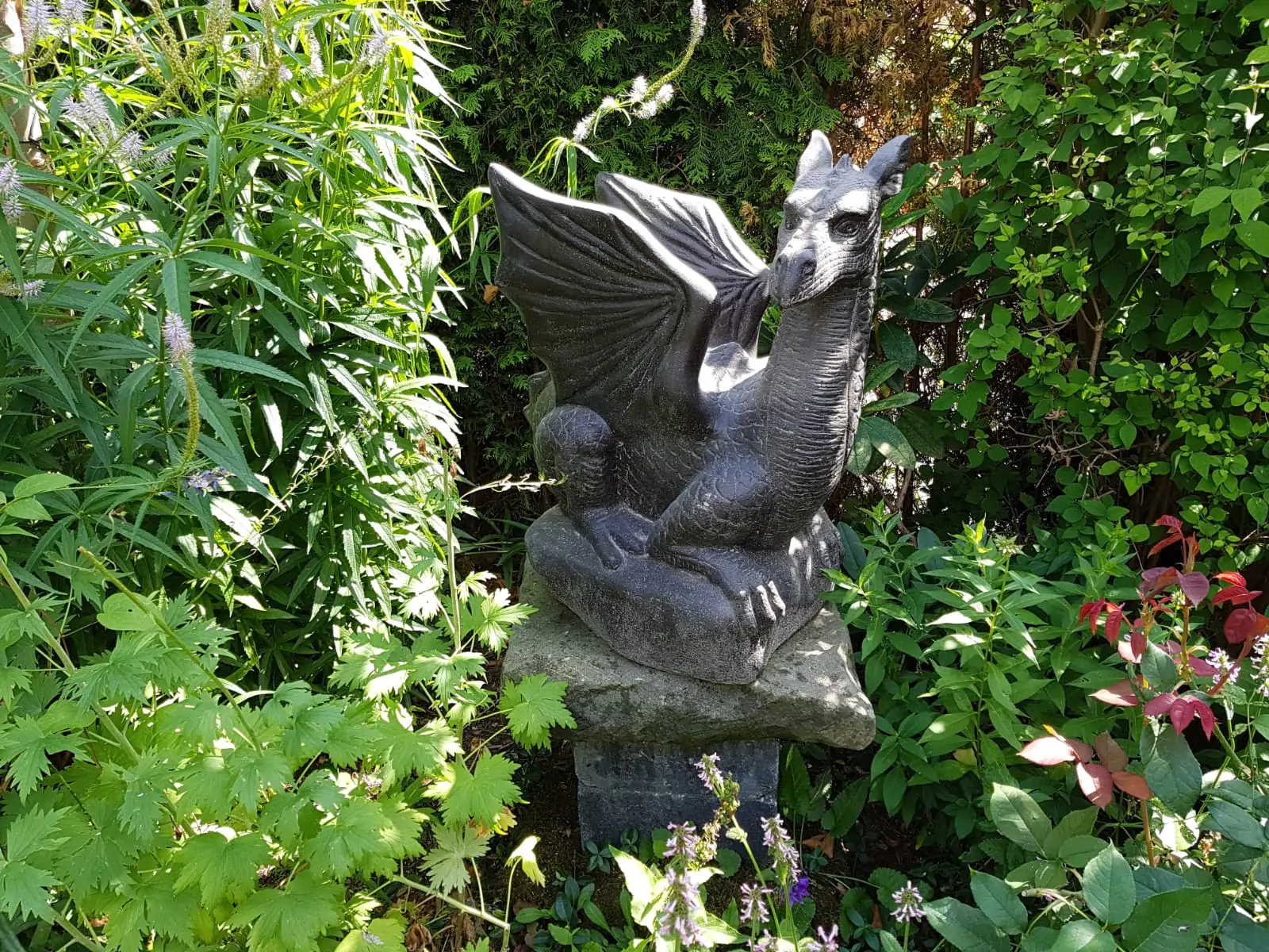  Product image 5 of the product “Sitting Dragon, ca. 65 cm H antique finish, pressed stone ”