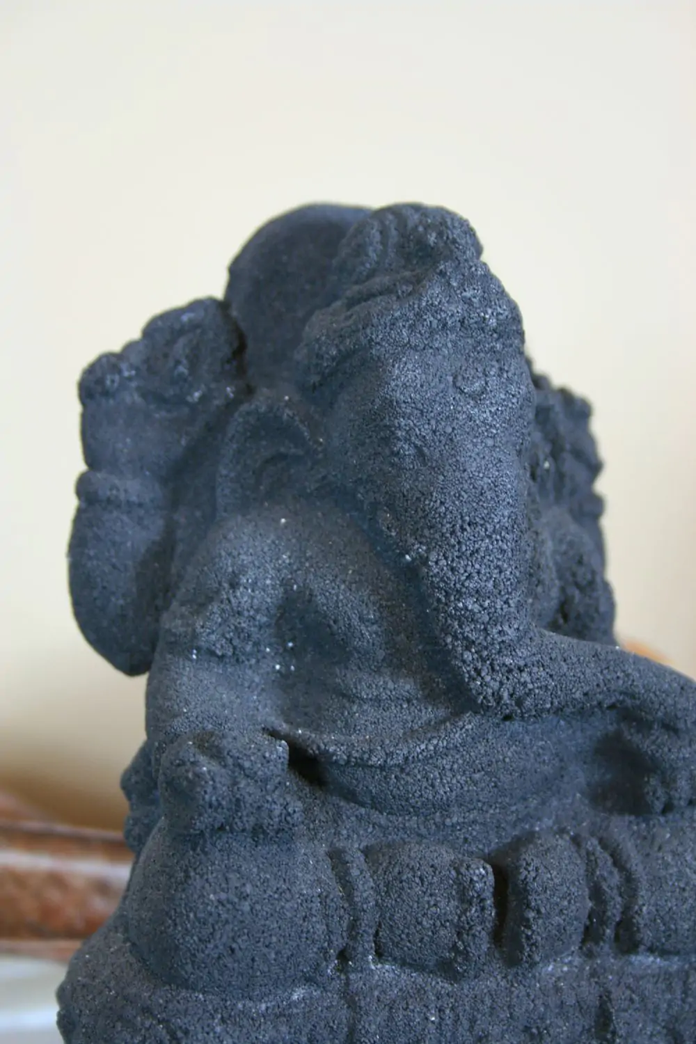  Product image 5 of the product “Ganesh, sitting | artificial stone | appox. 15 h - cast lava stone, black ”