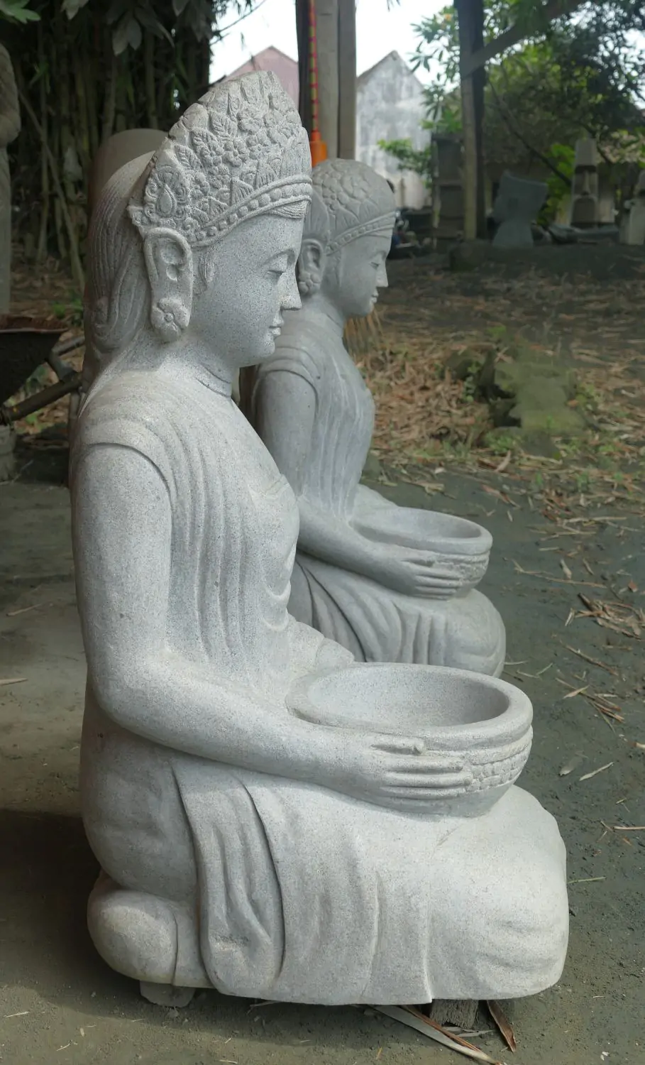  Product image 6 of the product “The sculpture is Princess of Bali (Seated Ladies) made from Riverstone, H. 93 cm ”