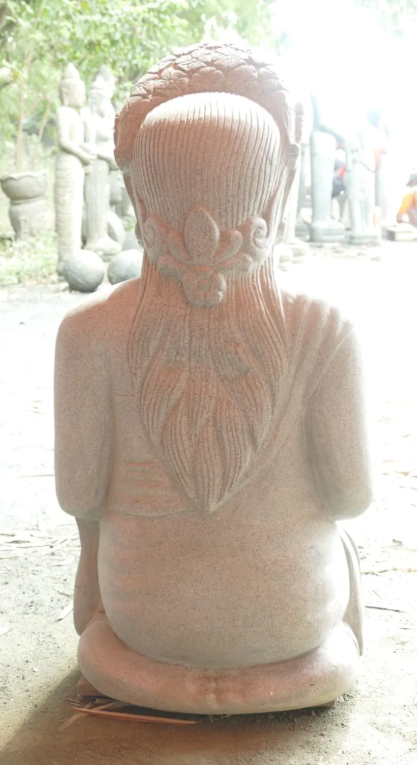  Product image 7 of the product “The sculpture is Princess of Bali (Seated Ladies) made from Riverstone, H. 93 cm ”